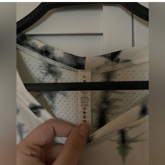 Lululemon Train to be crop tank - Picture 2 of 3